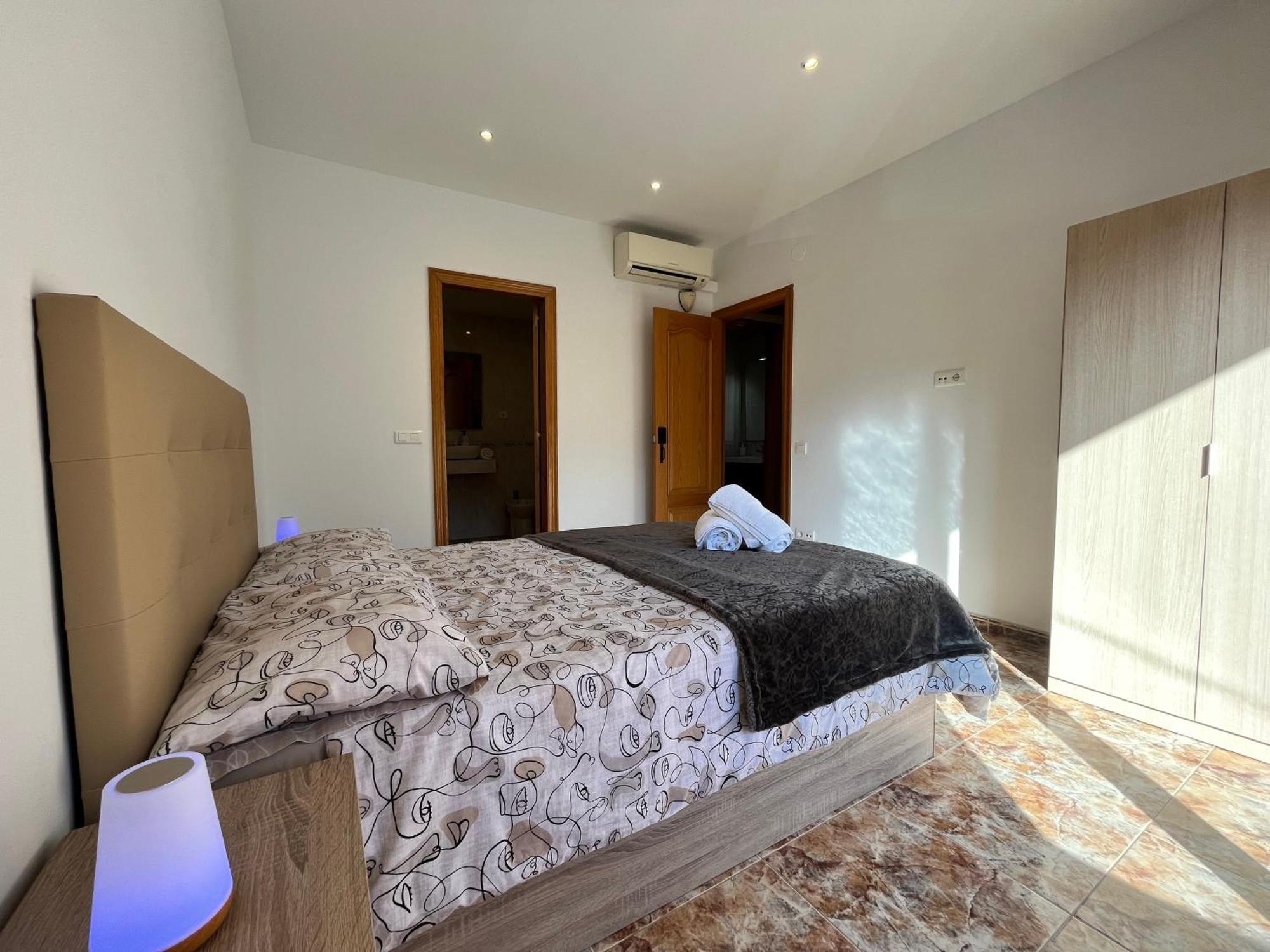 Amplio Apartamento, 5 Camas Sant Esteve Sesrovires Bagian luar foto