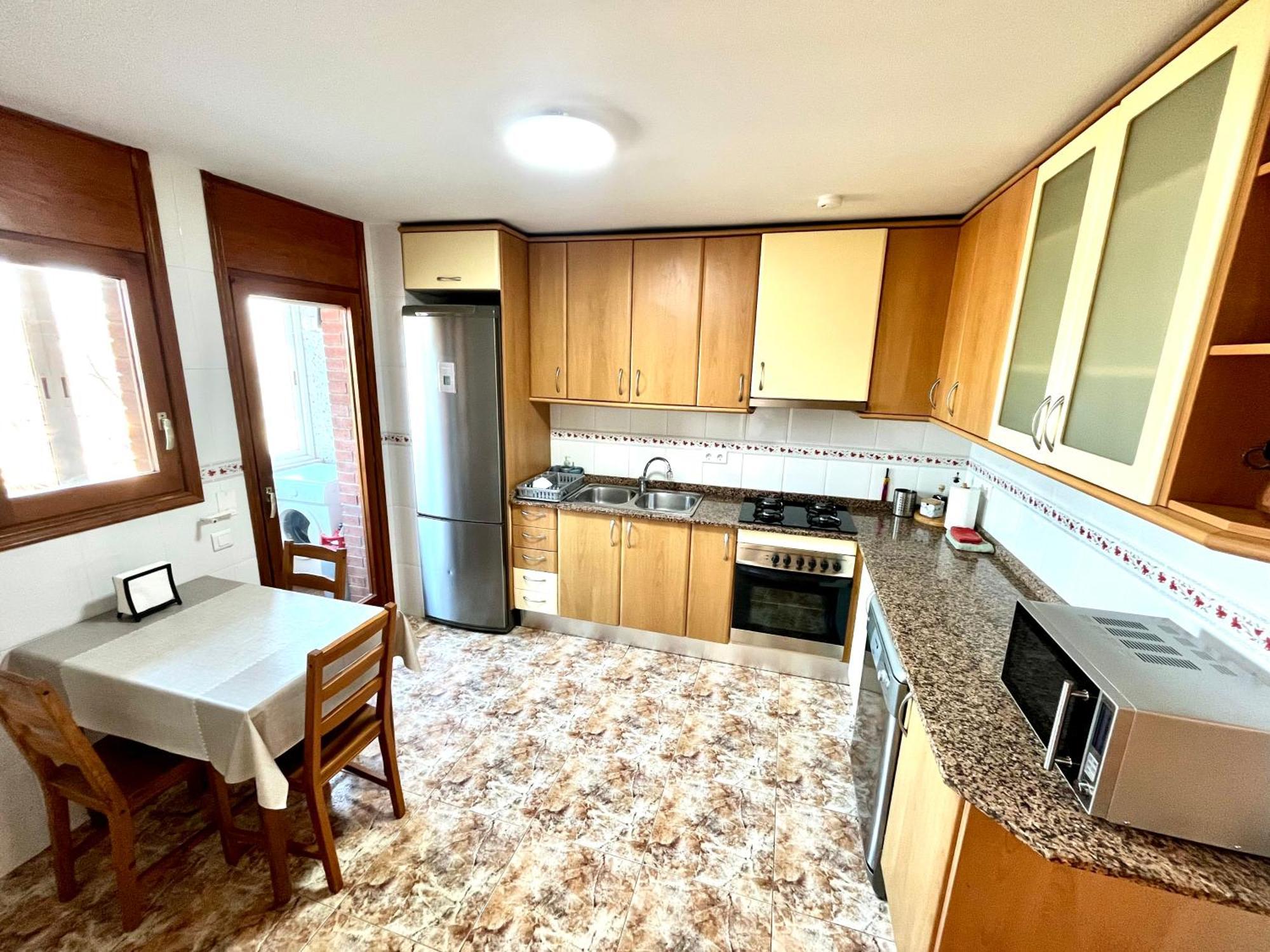 Amplio Apartamento, 5 Camas Sant Esteve Sesrovires Bagian luar foto