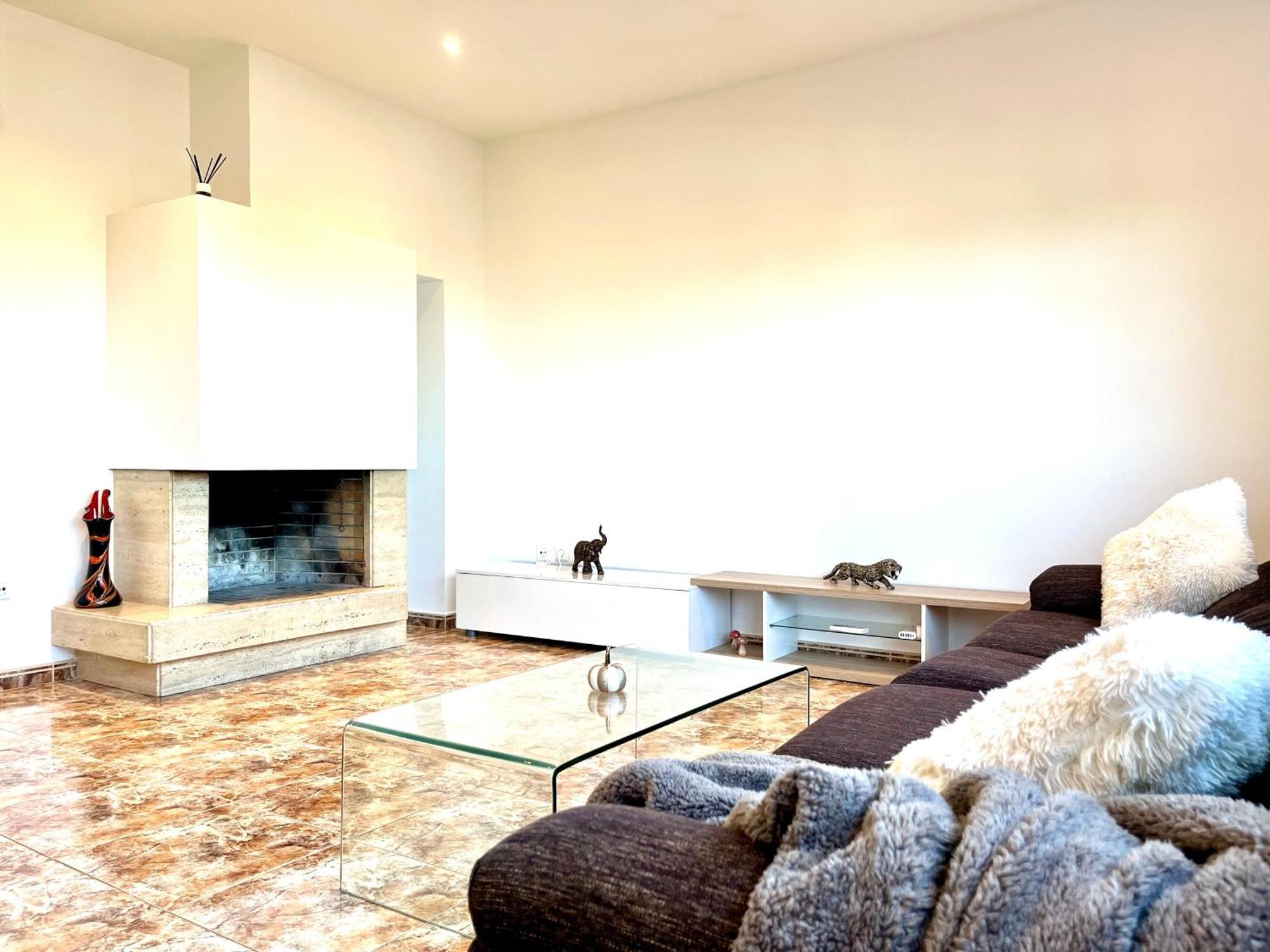 Amplio Apartamento, 5 Camas Sant Esteve Sesrovires Bagian luar foto